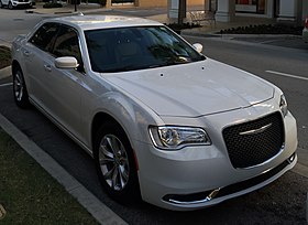 Chrysler 300 facelift in Florida.jpg